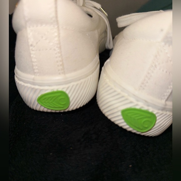 Cariuma White Canvas Sneakers - Picture 6 of 7